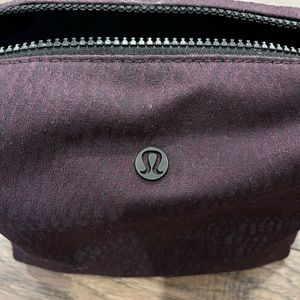 LULULEMON TOILETRY BAG